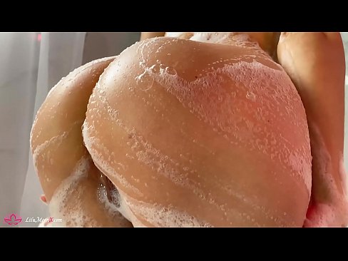 ❤️ Brunetka masturbuje kundičku s vibrátorom až do intenzívneho orgazmu v sprche ❤️❌ Kvalitné porno na sk.porngameshub.ru ❌❤